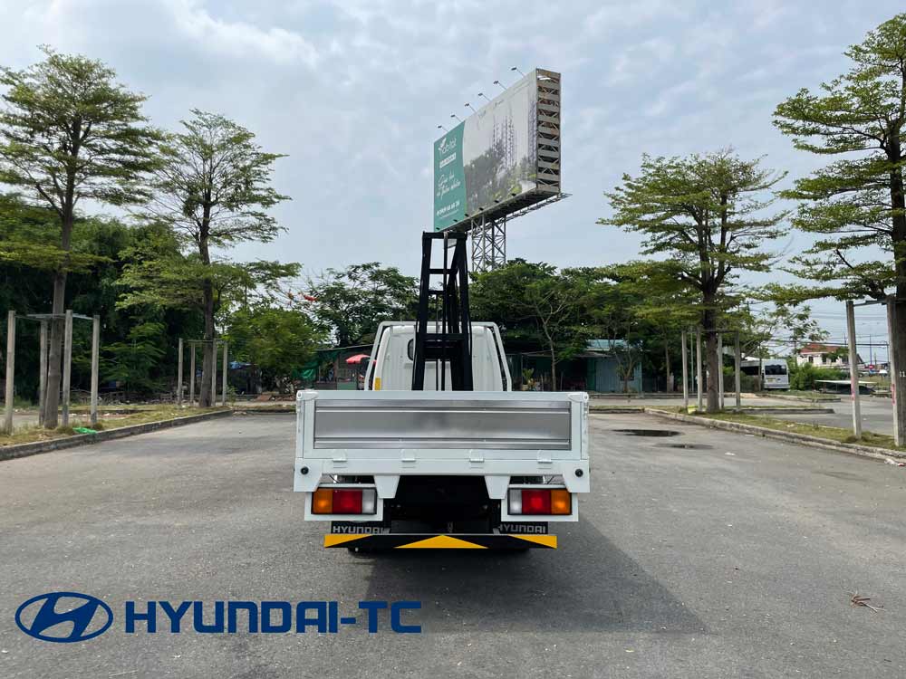 Xe tải chở kính Hyundai mighty N250SL tải trọng 2 tấn 4 mới nhất